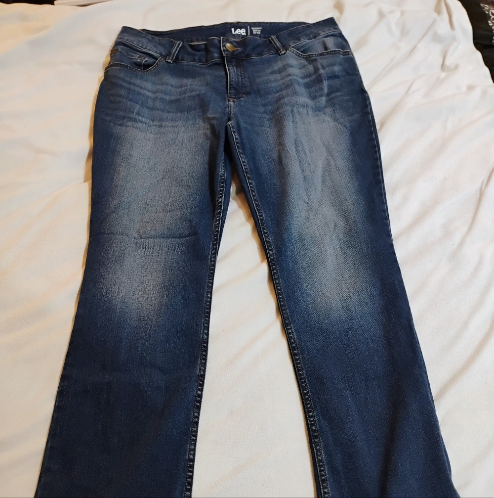 Lee Women's Bootcut Jeans in Medium Blue Faded Wash